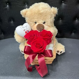 Maci, 3 örökrózsával, és szív kővel